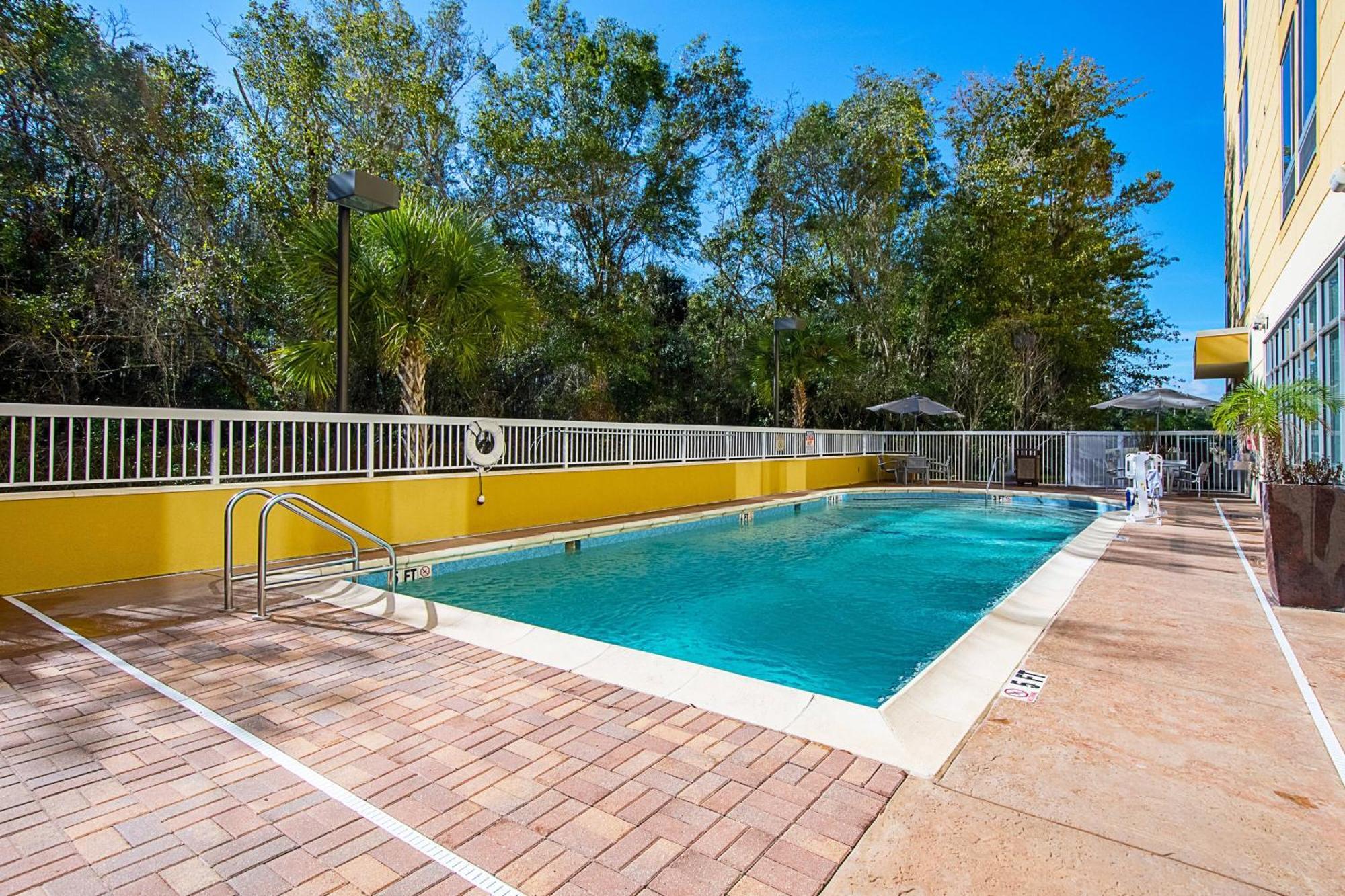 Springhill Suites Tampa North/Tampa Palms Экстерьер фото