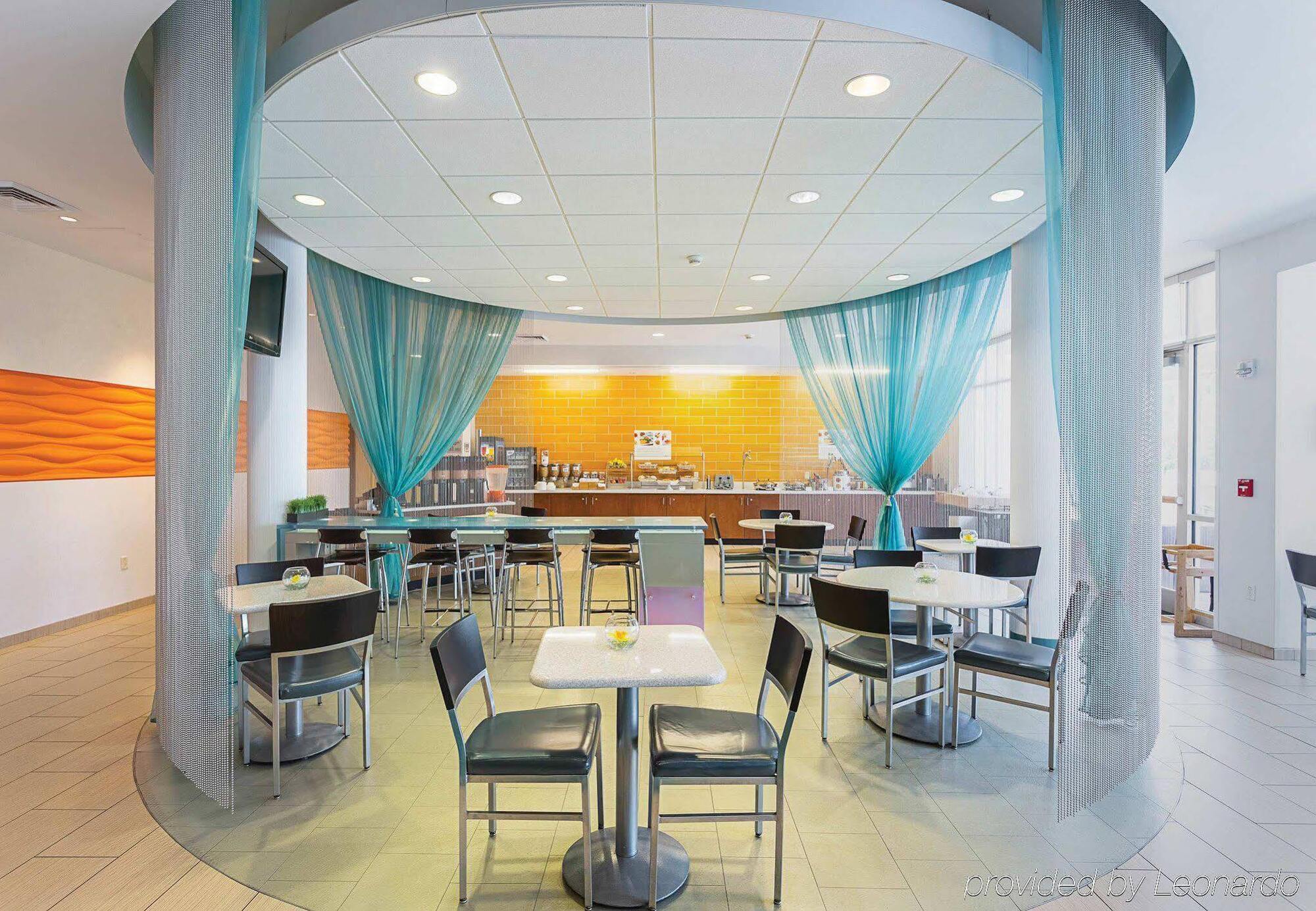 Springhill Suites Tampa North/Tampa Palms Экстерьер фото