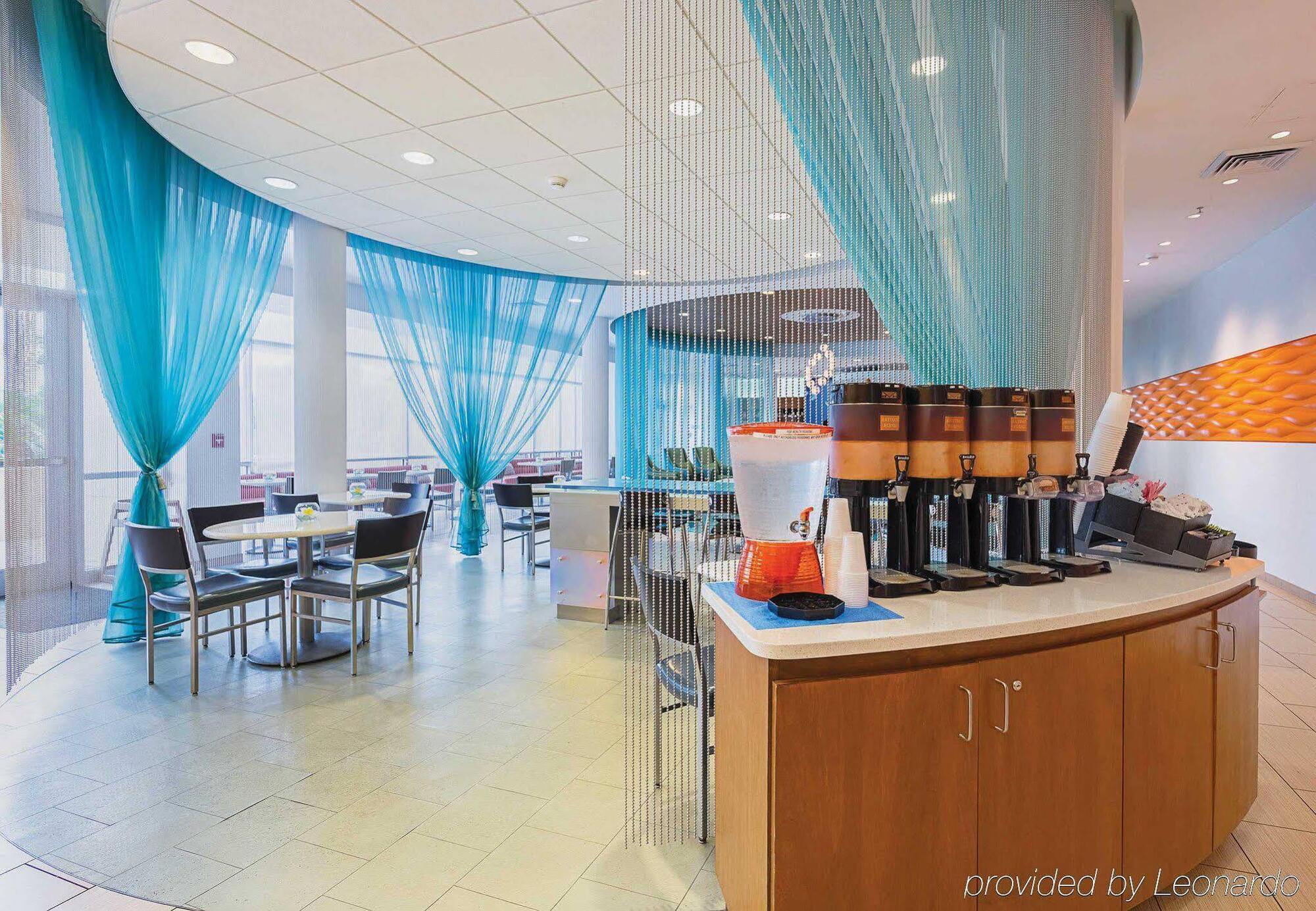 Springhill Suites Tampa North/Tampa Palms Экстерьер фото